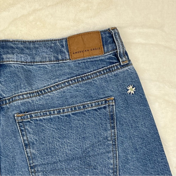 American Eagle Embroidered Flowers Denim Mom Shorts 2 EUC - Picture 6 of 11